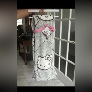 Hello Kitty grey diamond blanket